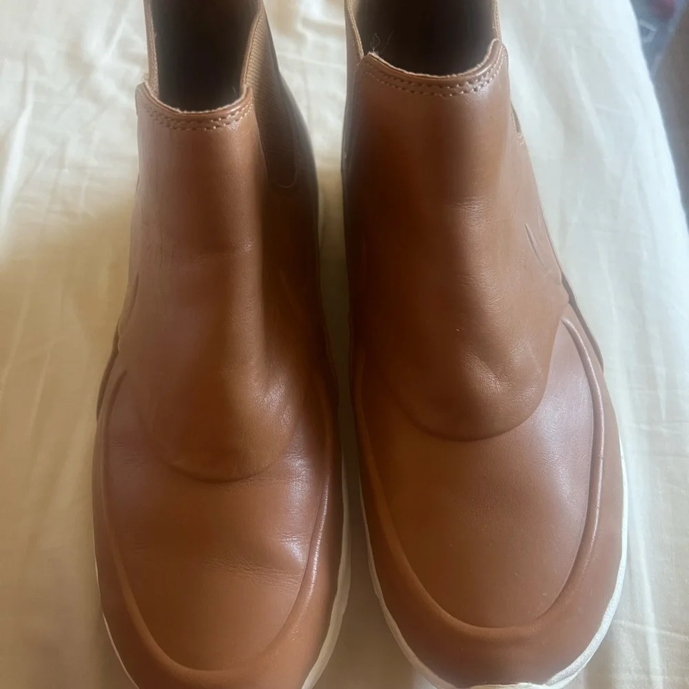 N/A comfortable brown